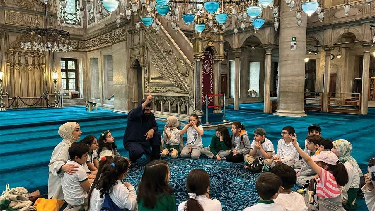 Eyüp Sultan Hazretlerinin Türbesini Ziyaret 